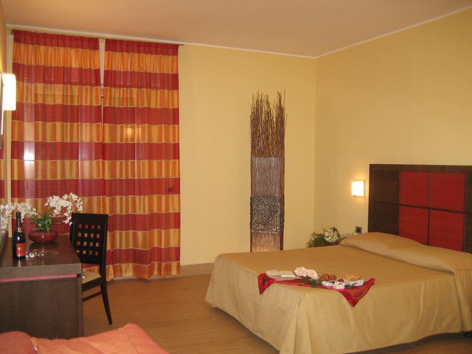 Costa Azzurra Hotel Pulsano Kültér fotó