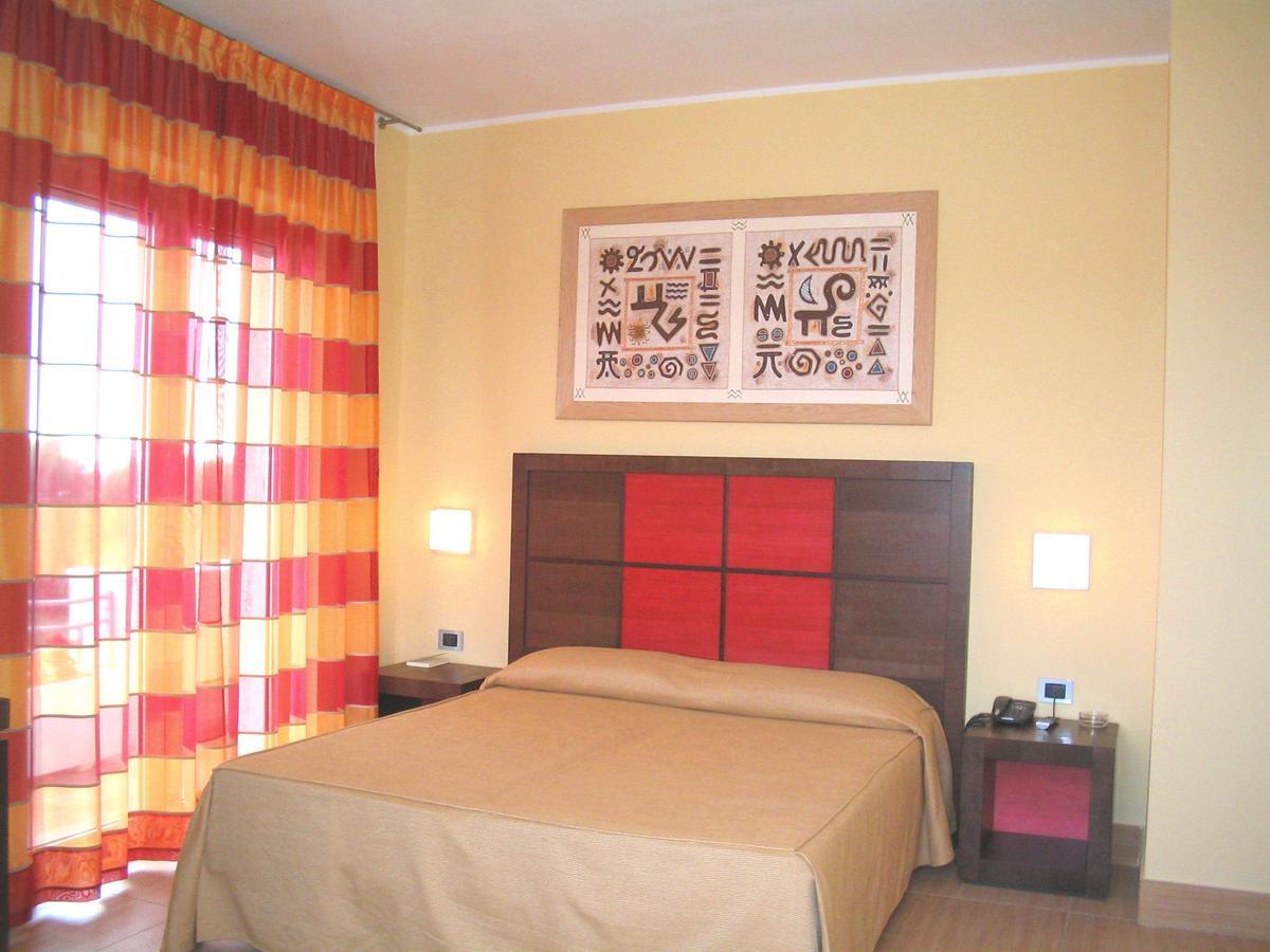 Costa Azzurra Hotel Pulsano Kültér fotó