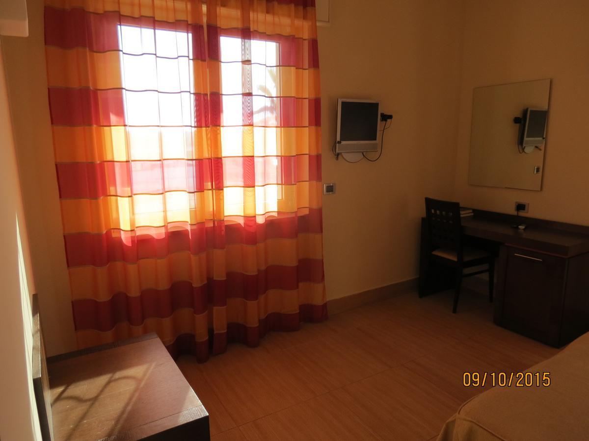 Costa Azzurra Hotel Pulsano Kültér fotó