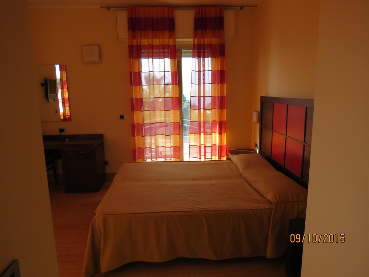 Costa Azzurra Hotel Pulsano Kültér fotó
